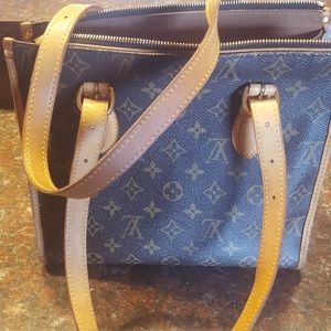 AUTHENTIC Louis Vuitton Pop in Court handbag.